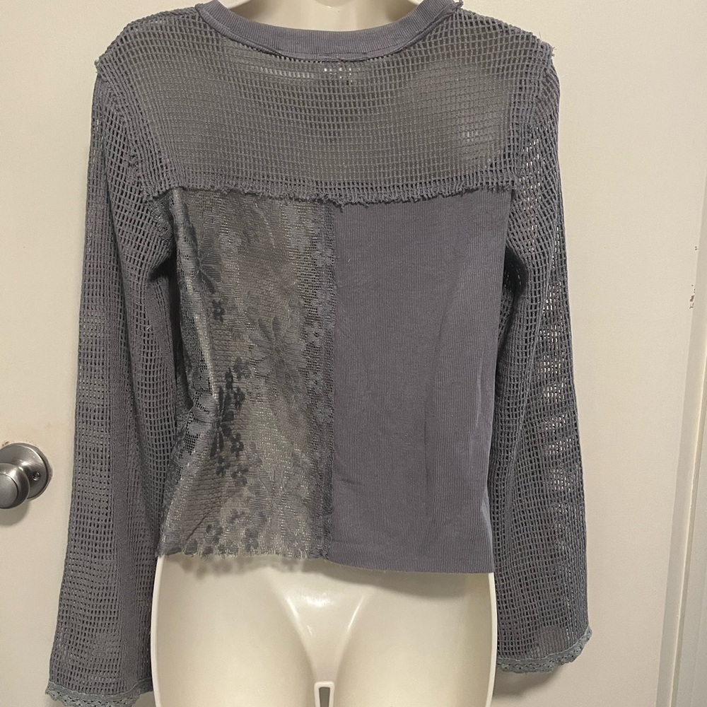 POL Iron Gray round neck lace detailed Top - Picture 4 of 7